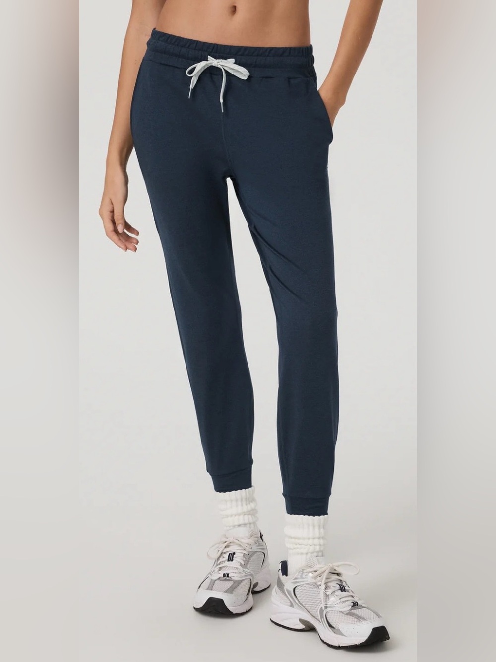 Vuori NWOT Performance Heathered Midnight Blue Black Joggers Size M